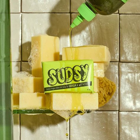 Graza's Ultra-Popular Olive Oil Now Comes in a Nostalgic Green Limited-Edition Soap - DIELINE Product Flatlay, Product Aesthetic, Olive Oil Brands, Olive Oil Packaging, Flatlay Photography, Beauty Essence, Olive Oil Soap, Concept Ideas, Flat Lay Photography