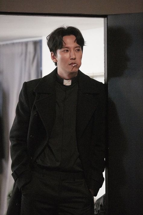 Through The Darkness Kdrama Kim Nam Gil, Fiery Priest, Kim Nam Gil, Kim Namgil, Korean Star, Human Poses, Hot Actors, Korean Artist, Character Costumes