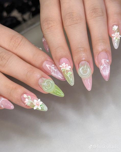 Nail Inspo Green, Patterns Aesthetic, Nail Inspo Nail Art, Jade Nails, Nails Trending, Romantic Nails, Summery Nails, Really Cute Nails, Bling Acrylic Nails