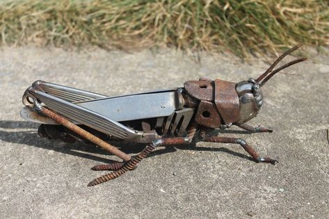 Scrap Metal Field Grasshopper Insect Sculpture, Scrap Metal Sculpture, Silverware Art, Metal Tree Wall Art, Hand Sculpture, Metal Welding, Sculpture Metal, Junk Art, Metal Art Welded