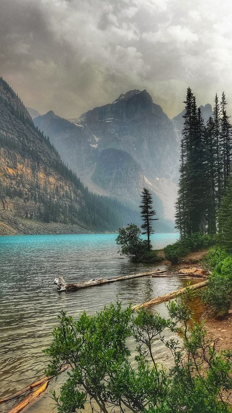 Moraine lake wallpaper, beautiful Canadian lakes, misty lake picture, the great outdoors Pnw Vibes, Rocky Mountains Canada, Mountains Canada, Lake Moraine, Lake Louise Banff, Banff National Park Canada, Nature Lifestyle, Travel Creative, Moraine Lake