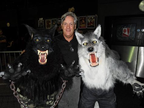 Meeting David Naughton (American Werewolf in London) with fellow werewolf Francine Woodward at Horrorcon 2016. David Naughton, Werewolf In London, American Werewolf In London, Fun Pics, Larp, Wolves, In London, Batman, London