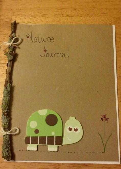 Nature journal made with cardboard,stick and twine. I made this for collecting leaves and seed pods. Nature Journal Preschool, Simple Forest School Activities, Diy Nature Journal, Nature Journal Kids, Nature Walk Activities, Homeschool Nature Journal, Homeschool Nature Study, Nature Education, Nature Projects