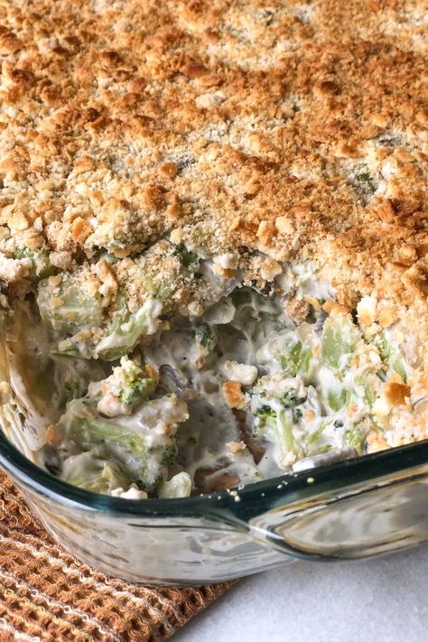 Skip the canned cream of mushroom soup and make this classic broccoli casserole plant-based! Creamy, hearty, comforting, and so flavorful! #vegan #plantbased #recipe #broccoli #casserole #wfpb #oil-free Vegan Broccoli Casserole, Recipe Broccoli, Vegan Broccoli, Vegan Casserole, Wfpb Recipes, Cream Of Mushroom Soup, Cream Of Mushroom, Vegan Sides, Broccoli Casserole