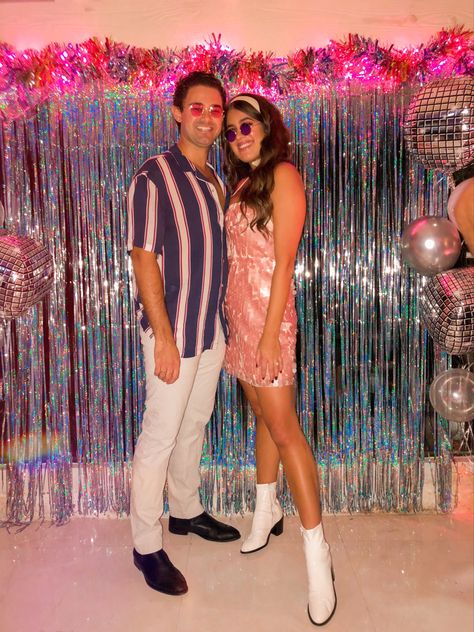 70s Couple Costume, Decades Party Outfit, Disco Halloween Costumes, 70s Outfits Party, Disco Party Outfit, Decades Party, Disco Birthday Party, 70s Costume, Disco Costume