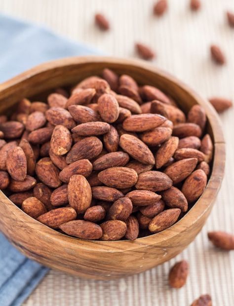 Easy Pan-Roasted Tamari Almonds Tamari Almonds, Sugar Detox Diet, Healthy Homemade Snacks, Healthy Recipes Easy Snacks, Healthy Vegan Snacks, Vegan Comfort Food, Vegan Appetizers, Sugar Detox, Finger Food Appetizers