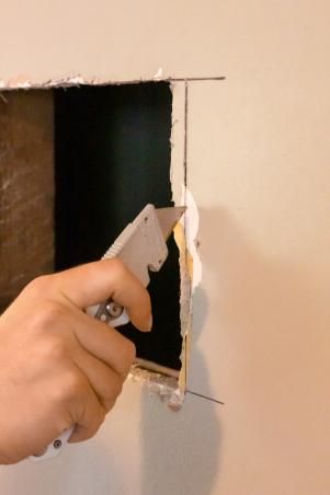 How To Replace Drywall, Fixing Drywall Holes, Drywall Repair Hole, Fix Hole In Wall, Repair Drywall Hole, Patch Drywall, Diy Drywall, Sheetrock Repair, Reno Tips