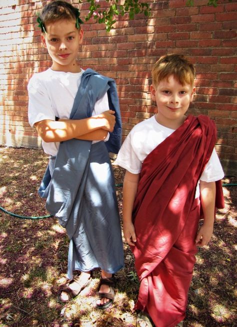 togaboys another way to "dress up" to hear a story or watch a video about the ancient world We don't have to learn it all to do a few things to get the imagination working. It's just using another "carrot" with learning. Greek Costume Diy, Toga Costume Diy, Diy Toga, Toga Outfit, Ancient Greek Costumes, Greek Outfit, Greek Toga, Roman Toga, Biblical Costumes