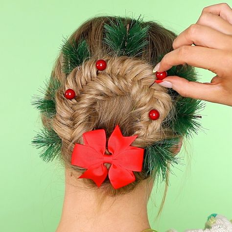 Wacky Christmas Hair, Crazy Hair Day Ideas Christmas, Christmas Crazy Hair, Christmas Hair Ideas For Kids, Turkey Hairstyle, Thanksgiving Hairstyles For Kids, Fun Christmas Hair, Hair Styles Christmas, Kids Christmas Hair