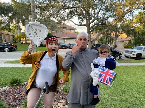 Austin Powers Halloween Costumes Family, Austin Powers Family Costume, Austin Powers Costume, Austin Powers, Halloween Makeup Inspiration, Halloween Bash, Halloween 2023, Family Costumes, Family Halloween Costumes