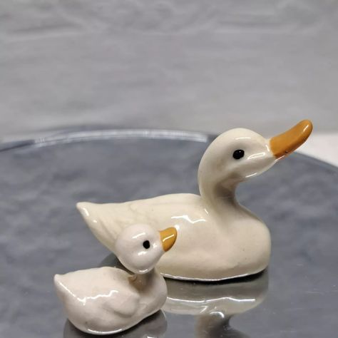 Hagen Renaker VTG Miniatures White Mama Duck & Her Duckling | eBay Hagen Renaker Miniatures, Ceramics Duck, Polymer Clay Duck, Clay Duck, Ceramic Duck, Hagen Renaker, Diy Ceramic, Pottery Crafts, Miniature Figurines