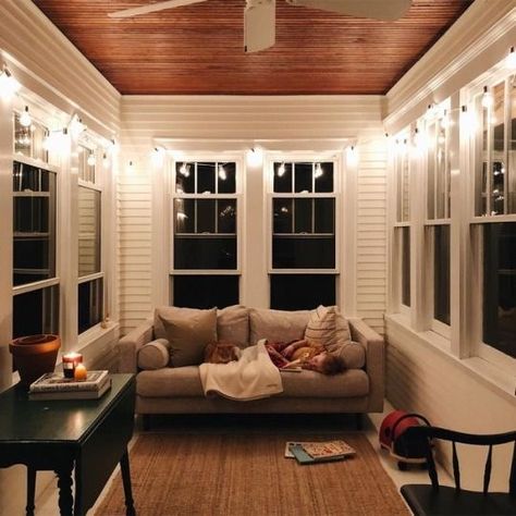 Home Sweet Home... Small Sunroom, Sunroom Ideas, Sunroom Decorating, Sunroom Designs, Apartment Decoration, Style At Home, My New Room, House Inspo, First Home