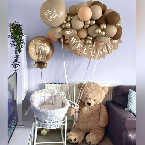 GIFTS • BALLOONS • FLORALS on Instagram: “W E L C O M E B A B Y 🧸 Fun fact: I did this set-up as my client was pacing around the room somewhat dilated- ready to give birth at any…” Welcome Home Decorations, Surprise Birthday Decorations, Baby Boy Decorations, Idee Babyshower, Welcome Home Baby, Surprise Baby, Baby Balloon, Boy Baby Shower Themes, Give Birth