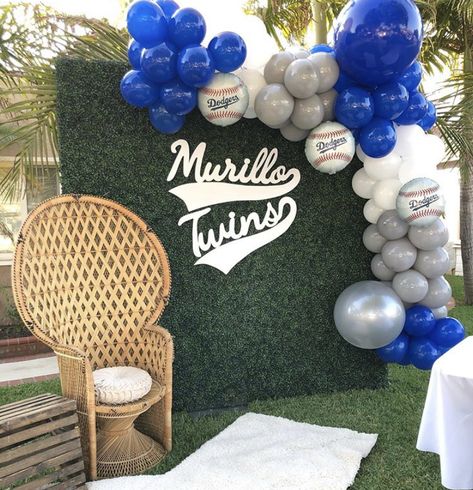 Witout the dodgers balloons lol Dodgers Balloon Garland, Dodger Balloon Garland, Baseball Balloon Arch, Baseball Balloon Garland, Dodgers Baby Shower Ideas, La Dodgers Birthday Party, Baseball Balloons, Dodgers Birthday Party, Dodgers Party