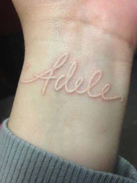 Cute bracelet tattoo Daughters Name Tattoo, Handwriting Tattoos, Name Tattoos On Wrist, Permanente Make-up, Cool Wrist Tattoos, Tattoos With Kids Names, Tattoo Trend, White Ink Tattoo, Wrist Tattoos For Guys