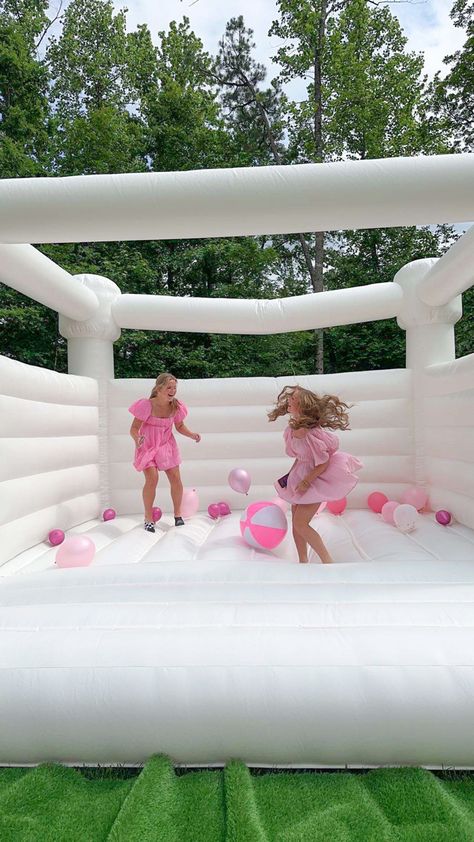 Bouncy House Party, Sweet 16 Party Themes, Small Birthday Parties, Sweet Sixteen Birthday Party Ideas, 15 Birthday, Bouncy House, Pink Birthday Party, Birthday Inspo, Cowgirl Party