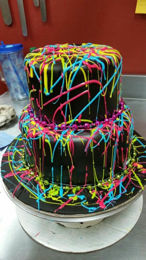 Glow Party Cakes, Glow Party Cake Ideas, Birthday Cake Neon, Neon Party Cake, Neon Cake Ideas, 80s Birthday Cake, Glow Party Cake, Neon Birthday Cakes, Neon Party Ideas