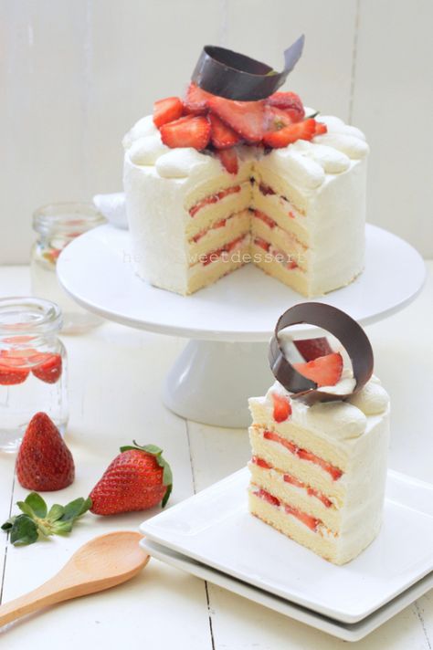 Easy Japanese Strawberry Shortcake (Light & Moist) Japanese Birthday Cake, Japanese Strawberry Cake, Japanese Strawberry Shortcake, Japanese Cakes, Savory Cakes, Japanese Cake, Strawberry Shortcake Recipes, Shortcake Recipe, Salty Cake