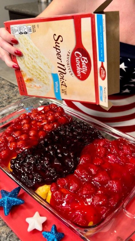 So festive & so yummy! 😲 (Labor Day Dessert) | dessert, Labor Day, cake, recipe | So festive & so yummy! 😲 (Labor Day Dessert) #cake #LaborDay #recipes | By Kyle & Mistie Knight | Facebook | I've got my Twinkies in here. These are the red, white, and blue Twinkies. Okay. Now, I'm going to take some of my strawberry pie filling and that's just going to go right on top. On top of the Twinkies. Okay. Just like that. Isn't that beautiful? Like the whole can. Yep. Blueberry pie filling. Okay. And t Twinkie Desserts, Dutch Oven Desserts, Life With Coco, Twinkie Cake, Box Recipes, Strawberry Pie Filling, Dump Cakes, Blueberry Pie Filling, Patriotic Desserts