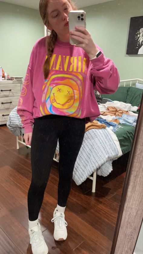 Nirvana sweatshirt, casual winter outfit, leggings outfit Crewneck And Leggings Outfit, Nirvana Sweatshirt Outfit, Nirvana Shirt Outfit, Winter Outfit Leggings, Sweatshirt Leggings Outfit, Nirvana Outfit, Nirvana Hoodie, Nirvana Sweatshirt, Nirvana Shirt