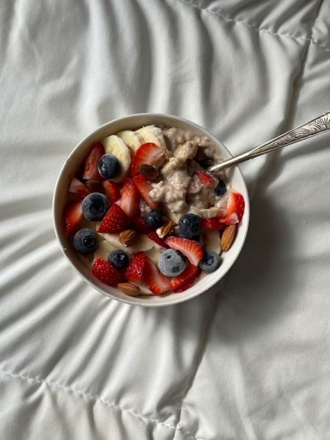 Healthy Breakfast Recipies, Girl Breakfast, Breakfast Inspiration, Breakfast Recipies, Girl Motivation, Simple Meals, Food Recepie, Morning Food, Desert Recipes