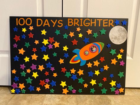 100 Days Of School Party Ideas, 100 Days Brighter Poster, 100 Day Of School Project Preschool, Easy 100 Days Of School Projects, 100 Days Celebration Ideas, 100 Of School Ideas For Kids, Ideas For 100 Days Of School Project, 100 Days Of School Space Theme, 100 Days In School Ideas