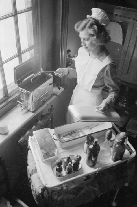 Sister Trotter sets sterilised instruments out on a tray, ready to take to the doctors on their rounds at Park Prewett Hospital in Basingstoke. 1941. Vintage Hospital, Radiology Humor, Nursing Pictures, Bellevue Hospital, History Of Nursing, Vintage Nursing, Banff Alberta Canada, Nursing History, Nurse Photos