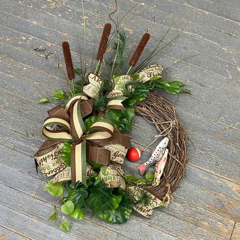 image_15e7a6f6-0487-4fef-833d-9926f61b372b_grande.heic (600×600) Lake Wreath Ideas, Grave Site Ideas Diy, Papas Birthday, Hunting Wreath, Fish Centerpiece, Fishing Wreath, Treehouse Ideas, Fishing Theme Party, Urn Arrangements