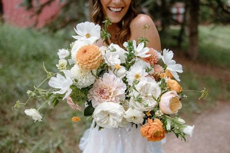 Denver Florist/Amy Lauren on Instagram: "All of my favorite things in a bouquet. Garden roses and local dahlias. Also, I grew those happy little cosmos 😎 photo: @clairehuntphotography planning: @birchandhoneycollective Hair and makeup: @aspenmakeup @lolabeautydnvr custom signs: @handsomeloveco decor rentals: @theborrowingbride venue: @snowmassclub . . . . #aspenflorist #aspenwedding #snowmasswedding #vailflorist #denverwedding #denverflorist #gardenrose #bridalbouquet #dahlia" Cosmos Bridal Bouquet, Bouquet Garden, Aspen Wedding, Denver Wedding, Garden Roses, Flower Beauty, Rose Wedding, Hair And Makeup, My Favorite Things