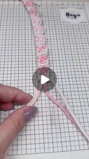 9GAG: Go Fun The World on Instagram: "purrfection🐾
📹 @bega._handmade
-
#pawprints #toebeans #cats #dogs #macramé #knotting #編織 #handmade #reels #9gag" Paw Bracelet Pattern, Paw Print Macrame, Macrame Dog Leash, Macrame Dog Harness Diy, Macrame Dog Leash Tutorial, Adjustable Macrame Dog Collar Diy, Macrame Dog Keychain, Macrame Cat Keychain, Dog Paw Bracelet