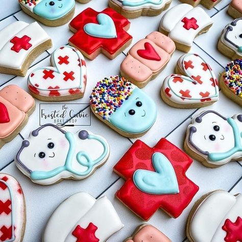 Medical Cookies, Royal Icing Cookies Recipe, Nurse Cookies, Nursing Cake, Heart Stethoscope, Mini Tortillas, Sugar Cookie Designs, Diy Cookie, Pretty Cookies