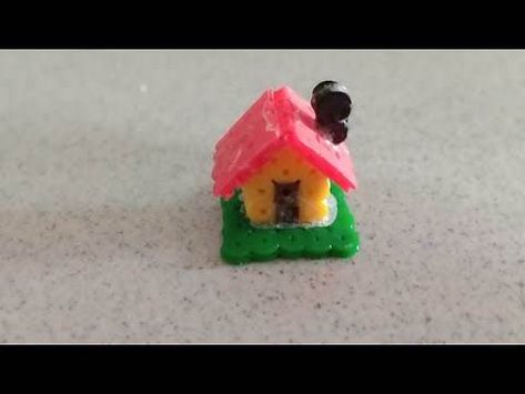 How to make a 3D mini house with perler bead Perler Bead House, Perler Bead Christmas Ornaments, Perler Bead Christmas, Bead Christmas Ornaments, Hama Beads 3d, 3d Perler Bead, Diy Perler Beads, Beaded Christmas Ornaments, Perler Bead Art