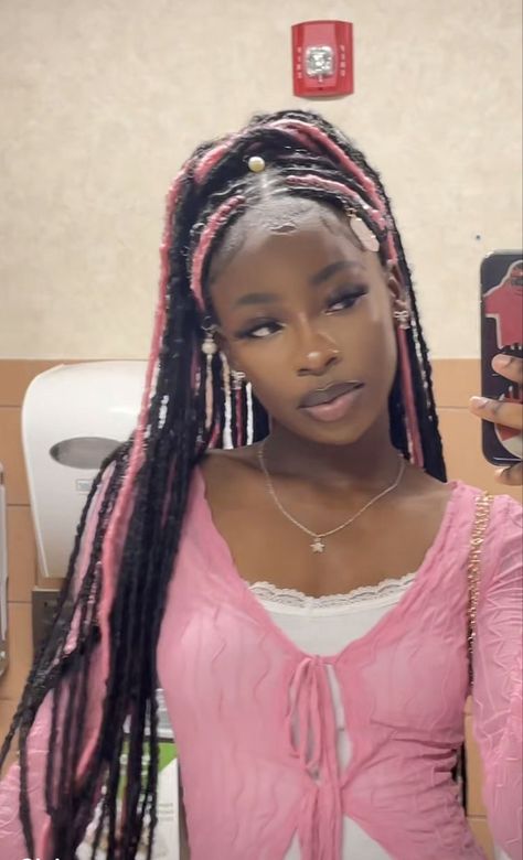 Black With Pink Highlights, Black And Pink Hair, Pink And Black Hair, Doing Makeup, Box Braids Hairstyles For Black Women, Cute Braided Hairstyles, Cute Box Braids Hairstyles, Quick Braided Hairstyles, Hairstyle Inspiration