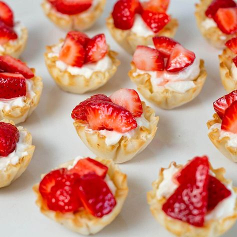 No Bake Mini Cheesecake, Cream Cheese Puff Pastry, Phyllo Dough Recipes, Portable Dessert, Easy Strawberry Desserts, Phyllo Recipes, Mini Cheesecake Bites, Canning Jam Recipes, Cool Whip Desserts