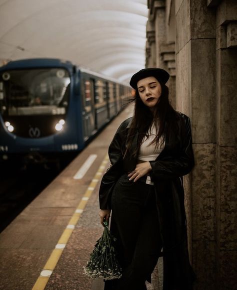 Underground Photoshoot, Train Station Photoshoot, Metro Photoshoot, Subway Photos, London Photo Ideas, Pokemon Snorlax, Photo Editing Vsco, Academia Outfits, Street Portrait