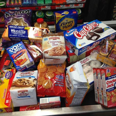 Food Stuff Shop, Junk Food Snacks Chips, Snacks Images, Snacks Junk Food, Snack Food Ideas, Snacks Grocery, Sleepover Snacks, Food Groceries, Hostess Cupcakes