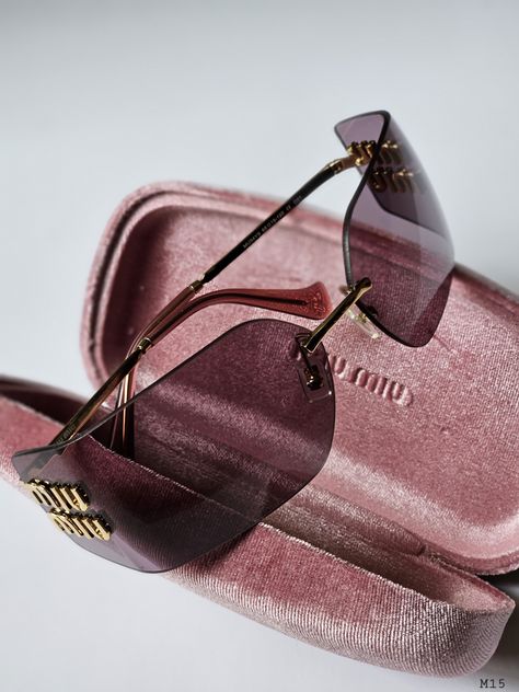 Mui Mui Runway, Eyeglasses Photography, Mui Mui Sunglasses, Pretty Sunglasses, Miu Miu Logo, Mui Mui, Classy Glasses, Miu Miu Sunglasses, Cute Glasses