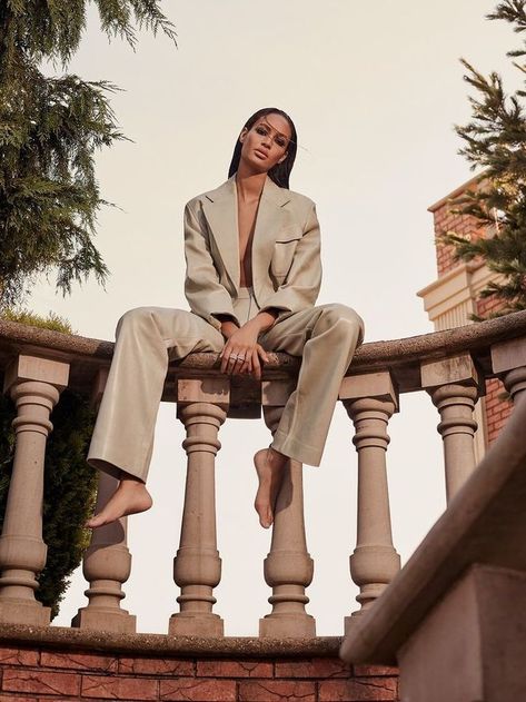 high fashion editorial Outdoor Fashion Photography, Desert Chic, Vogue Brazil, Creative Fashion Photography, Modern Desert, High Fashion Editorial, High Fashion Photography, Outdoor Shoot, Joan Smalls