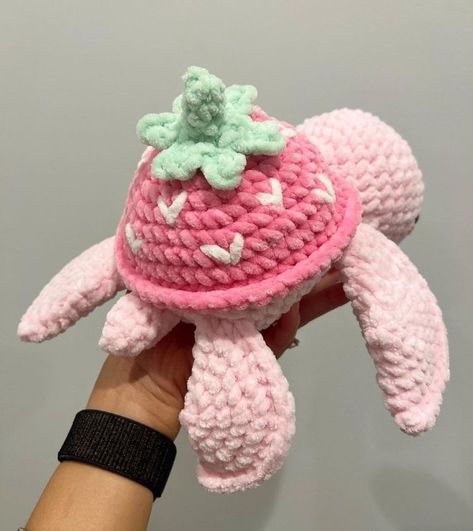 Pink Crochet Plushies, Pink Crochet Ideas, Crochet Plushies, Easy Crochet Animals, Crochet Turtle, Crochet Business, Kawaii Crochet, Beginner Crochet Projects, Fun Crochet Projects