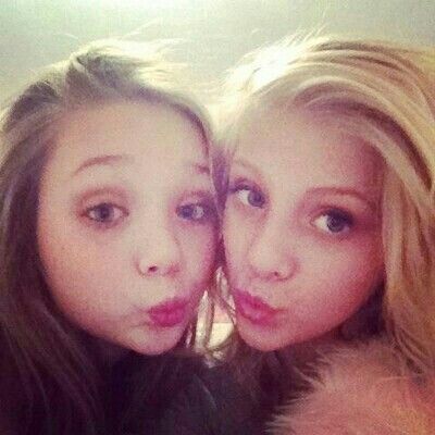 Paige and Maddie Maddie And Paige, Chloe And Paige, Dance Moms Maddie, Paige Hyland, Dance Moms Dancers, Chloe Lukasiak, Mom Photos, Maddie Ziegler, Dance Moms