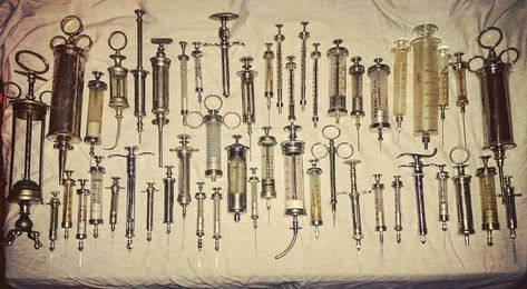 Vintage Syringe, Medical Tools, Medical Instruments, Vintage Medical, Southern Gothic, Mad Scientist, Creepy Cute, Halle, Art Inspo