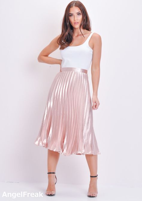 Gold Skirt Outfit, Pleated Skirt Outfits, Metallic Midi Skirt, Pleated Satin Dress, Pleated Skirt Outfit, Metallic Pleated Skirt, Satin Fashion, Full Midi Skirt, Pleated Skirt Dress