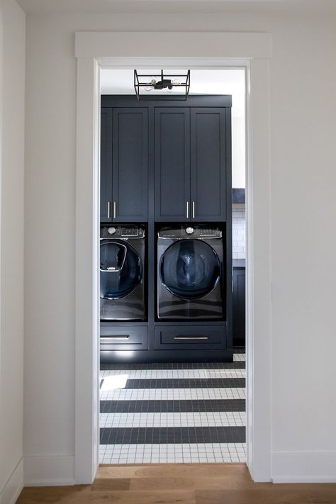 elevated washer and dryer platform Elevated Washer And Dryer, Washer And Dryer Platform, Family Home Design, Leather Granite, Dream Laundry Room, Laundry Room Renovation, Home Bunch, Laundry Room Inspiration, Laundry Room Remodel