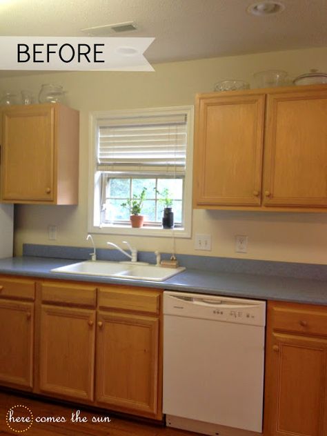 How to Update your Cabinets Using Contact Paper Contact Paper Kitchen Cabinets, Kitchen Cabinets Cover, Contact Paper Cabinets, Rental Makeover, Rental Kitchen Makeover, Ugly Kitchen, Paper Kitchen, Rental Kitchen, Update Cabinets