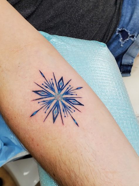 Disney Frozen Snowflake Tattoo, Frozen Elsa Tattoo, Frozen 2 Snowflake Tattoo, Let It Go Tattoo Frozen, Frozen 2 Tattoo Ideas, Elsa Tattoo Frozen, Frozen Snowflake Tattoo, Frozen Tattoo Disney, Disney Frozen Tattoo