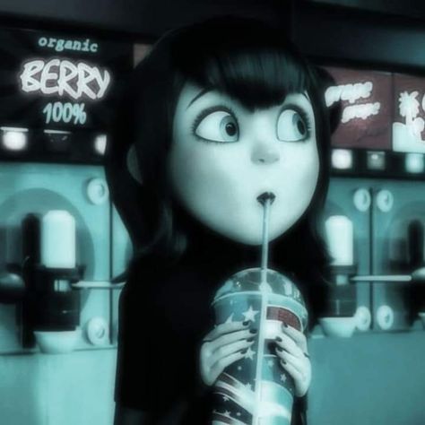 Mavis And Johnny Matching Pfp, Mavis Aesthetic, Mavis Pfp, Dracula Quotes, Crazy Wedding Cakes, Mavis Hotel Transylvania, Goth Baddie, Character Halloween Costumes, Mavis Dracula