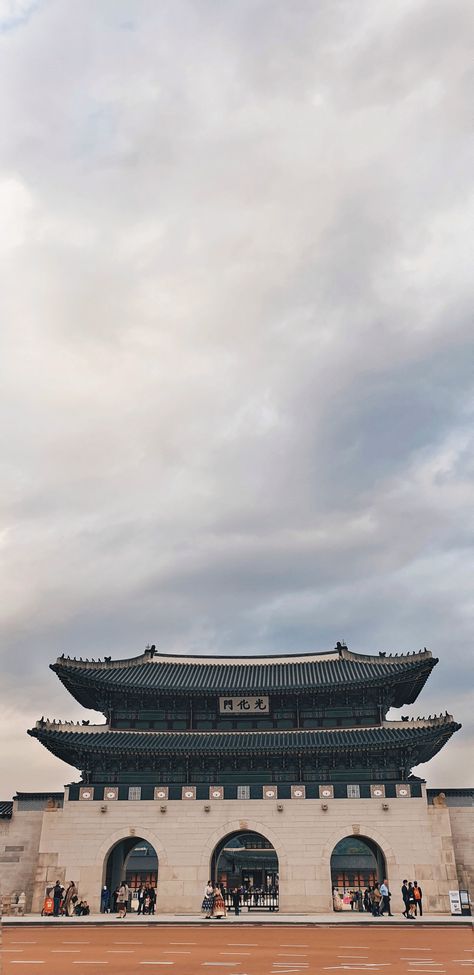 Gyeongbokgung palace Korean Palace Wallpaper, Gyeongbokgung Palace Aesthetic, Korea Palace, Seoul Palace, Korean Scenery, Korean Palace, Korean Traditional House, Ancient Korea, Gyeongbokgung Palace