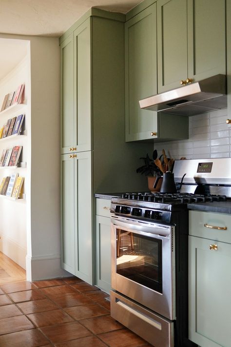 Removing a Pesky Upper Cabinet Opened Up This 1920s San Francisco Kitchen | domino Craftsman Kitchen Backsplash, 1910s House, 1800s Kitchen, Modern Craftsman Kitchen, 1900s Kitchen, 1950 Kitchen, Modern Pink Bathroom, 1950s Kitchen Decor, Contemporary Kitchen Backsplash