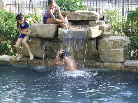 Pool Waterfalls, Oberirdischer Pool, Swimming Pool Waterfall, Building A Swimming Pool, Rock Waterfall, Custom Swimming Pool, Pool Water Features, Pool Remodel, Pool Waterfall