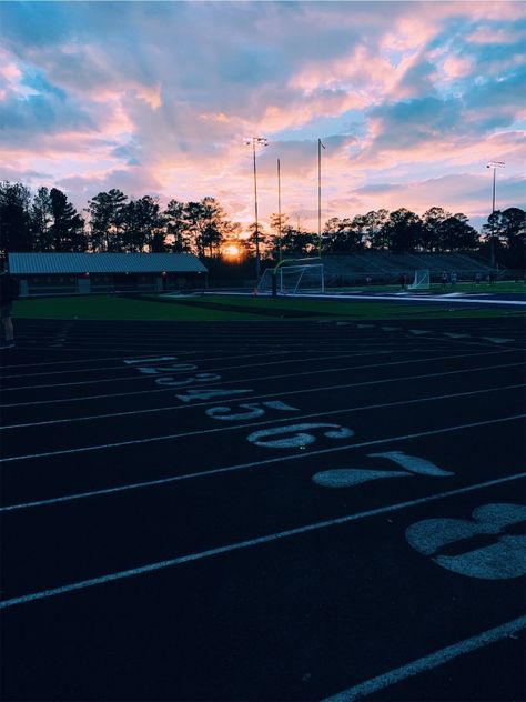 VSCO - paigefrancise Track Wallpapers, Track And Field Aesthetic, Track Aesthetic, Athletic Wallpaper, Field Aesthetic, Running Pictures, Track Quotes, Athletics Track, Track Pictures